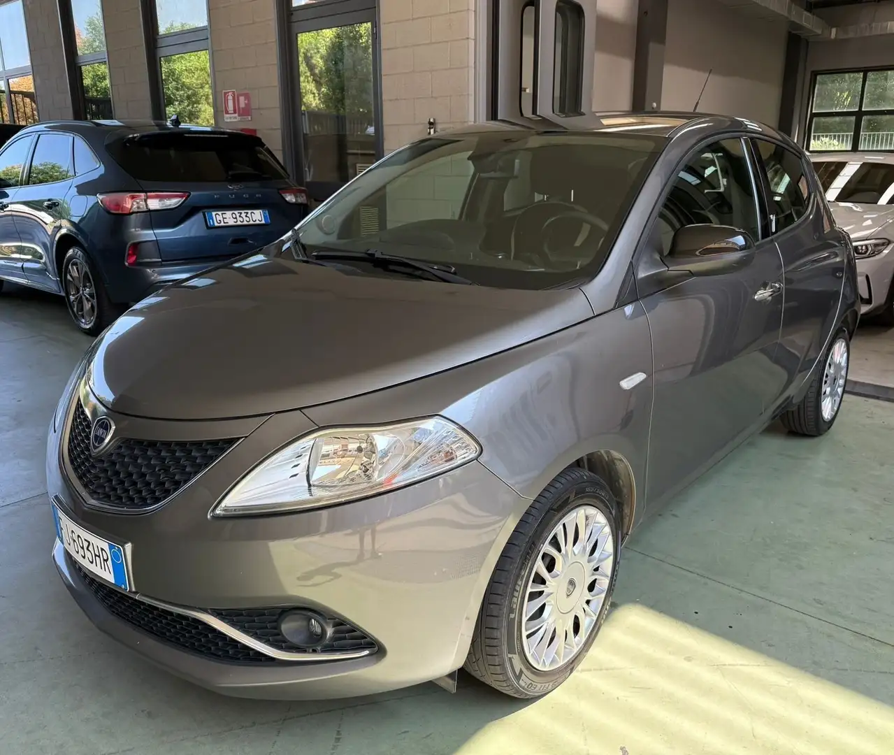 Lancia Ypsilon 1.2 Gold 69cv my16 unico proprietario Grigio - 2