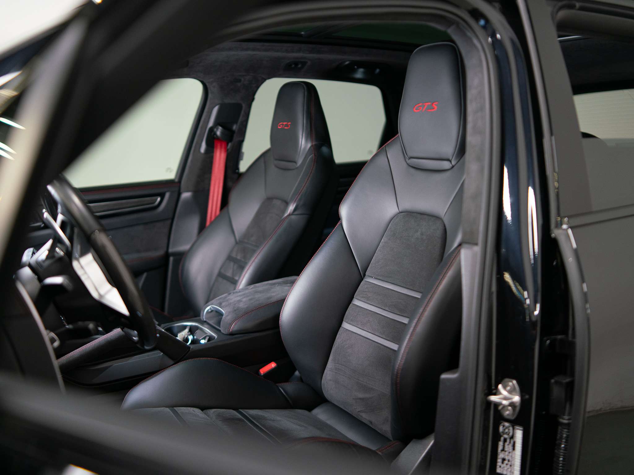 used 2022 Porsche Cayenne car, priced at $77,900