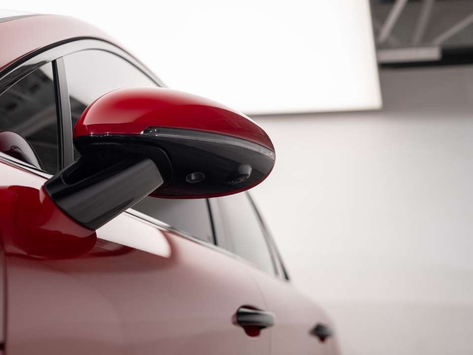 2025 Porsche Macan GTS thumb 6