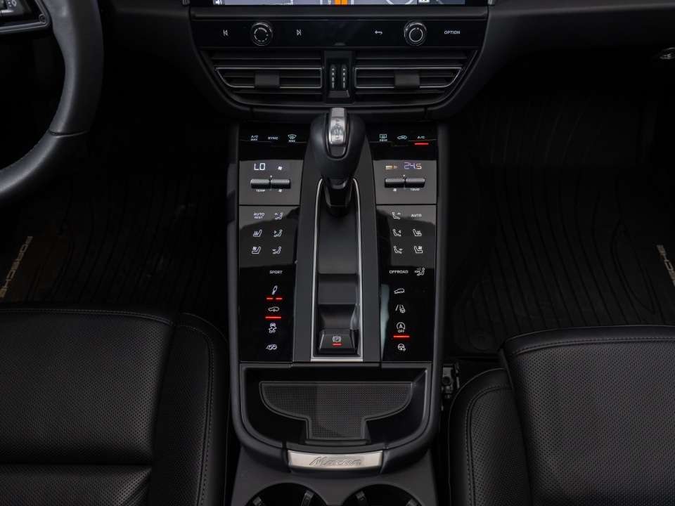 2025 Porsche Macan GTS thumb 40