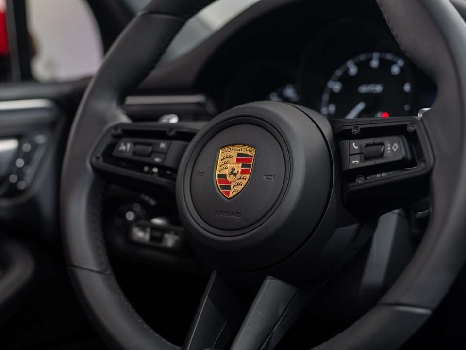 2025 Porsche Macan GTS thumb 36