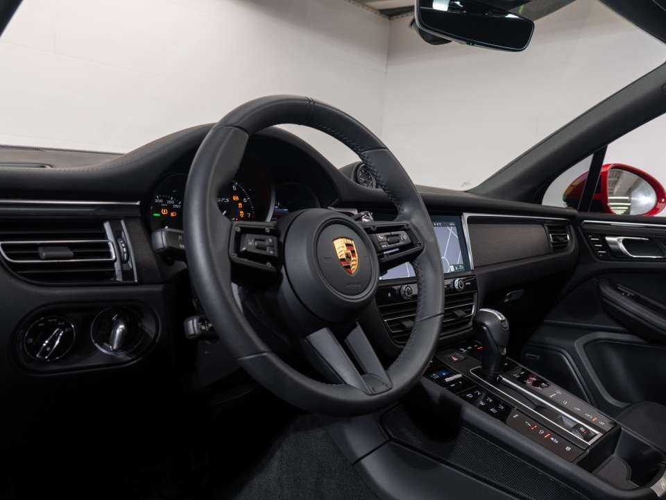 2025 Porsche Macan GTS thumb 28