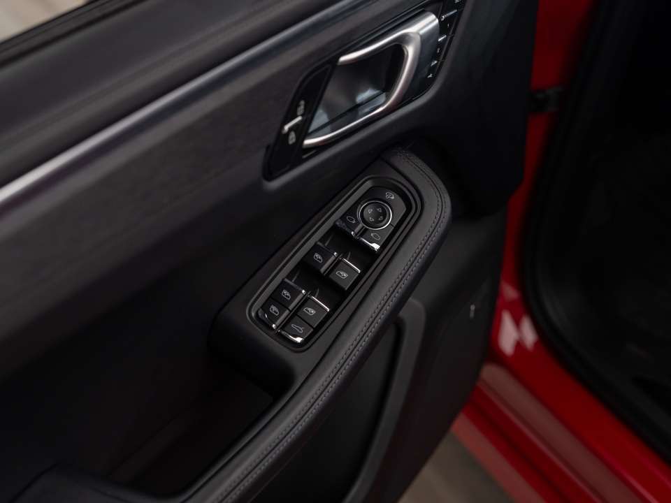 2025 Porsche Macan GTS thumb 29