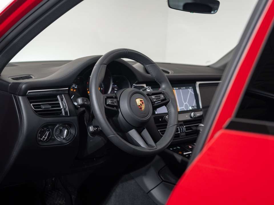 2025 Porsche Macan GTS thumb 22
