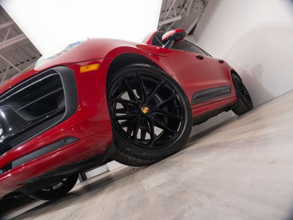 2025 Porsche Macan GTS thumb 8