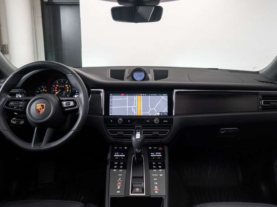2025 Porsche Macan GTS thumb 27