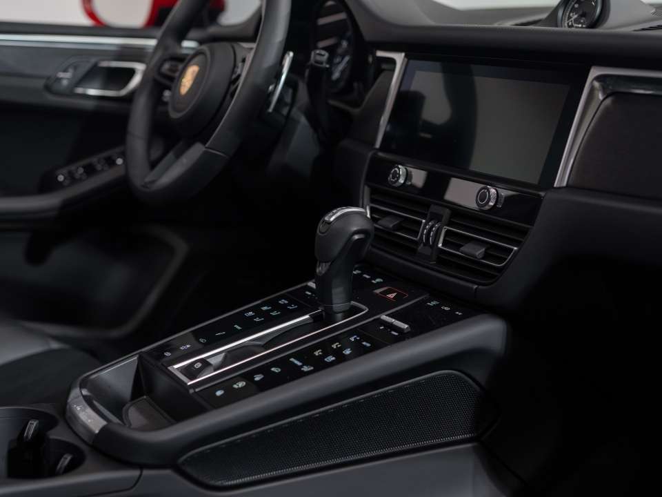 2025 Porsche Macan GTS thumb 35