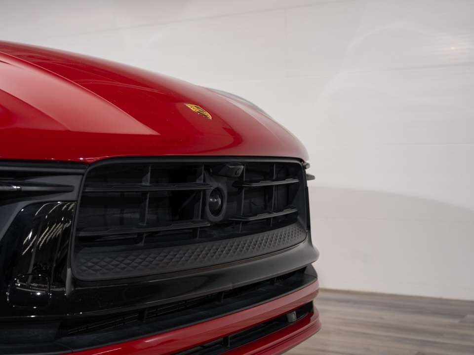 2025 Porsche Macan GTS alt 4