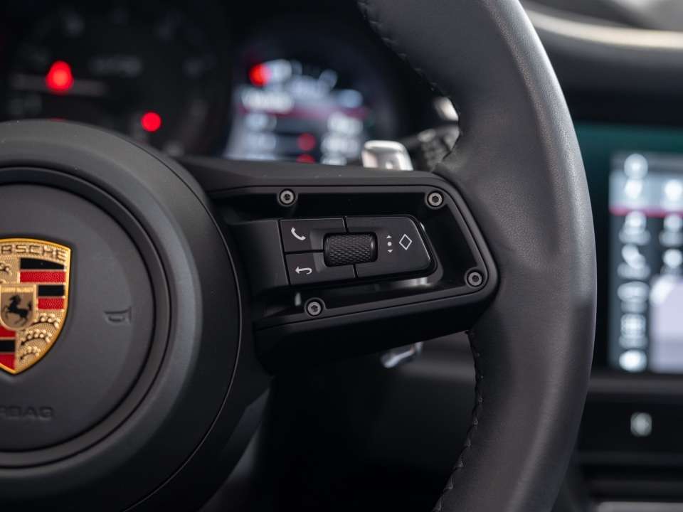 2025 Porsche Macan GTS thumb 19