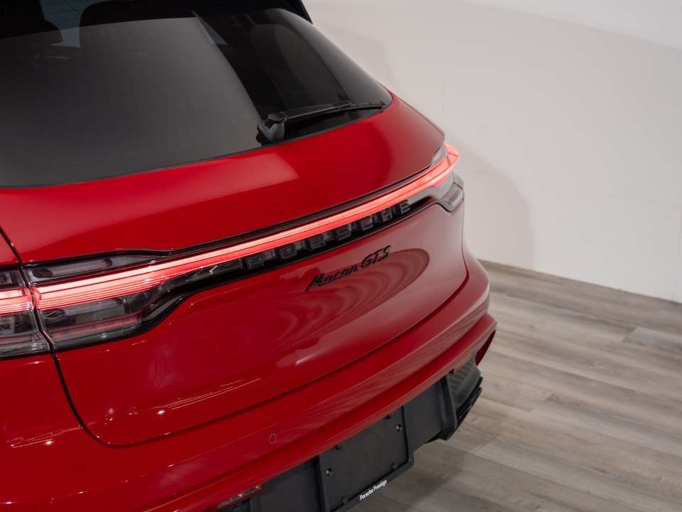 2025 Porsche Macan GTS thumb 12