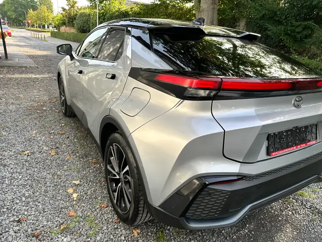 Toyota C-HR view 4