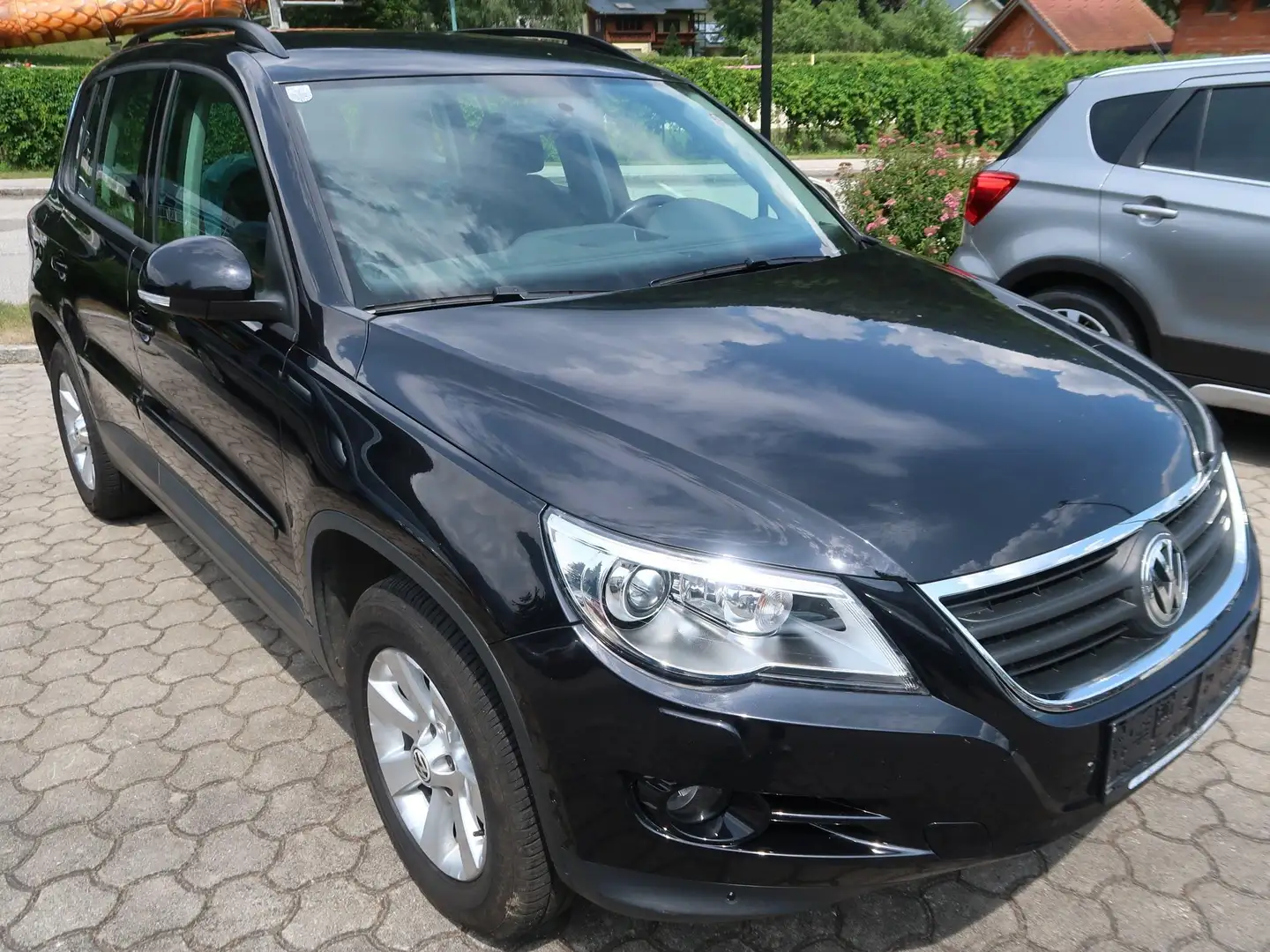 Volkswagen Tiguan Tiguan 2,0 TDI CR DPF 4Motion Track Schwarz - 2