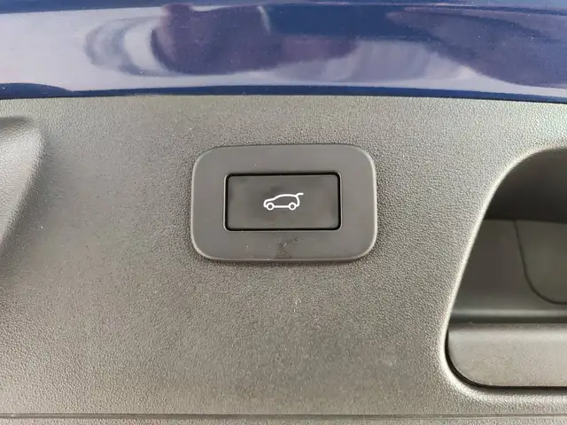 Jaguar E-Pace view 13