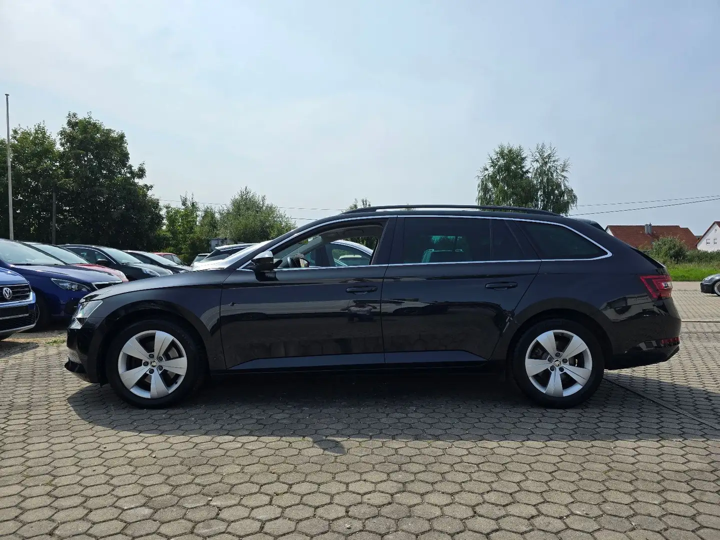 Skoda Superb Combi Ambition Automatik/ TÜV NEU Schwarz - 2