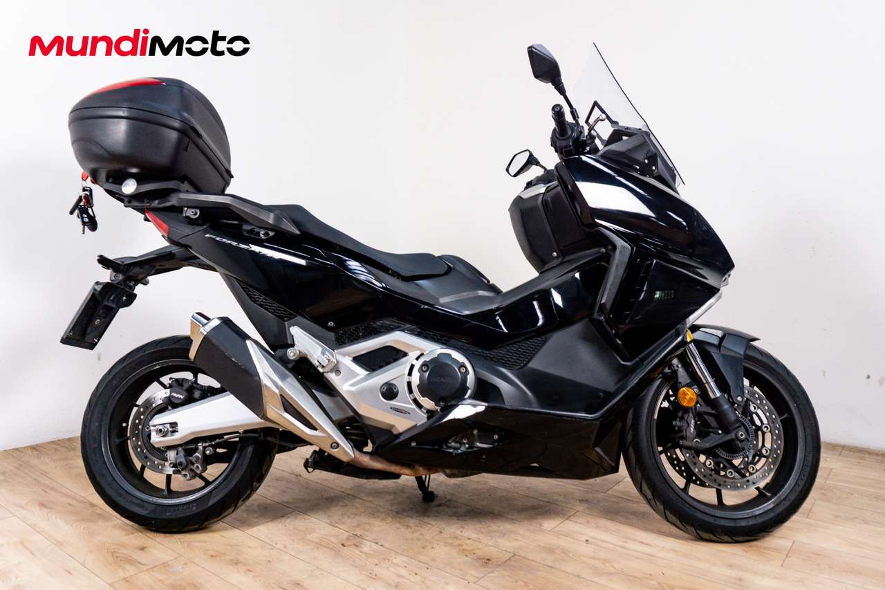 Honda Forza 750
