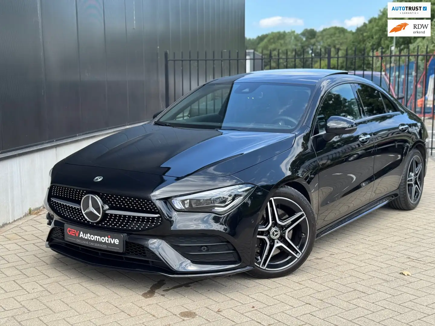 Mercedes-Benz CLA 200 AMG Night Pano Ambient Burmeister Memory Camera Mu Zwart - 1