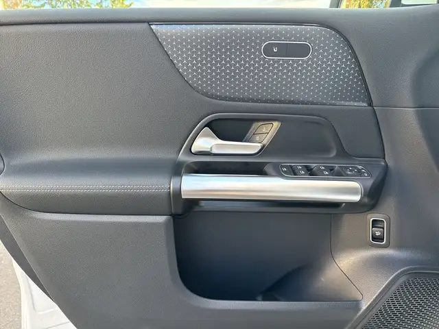 Mercedes-Benz B-Class view 11