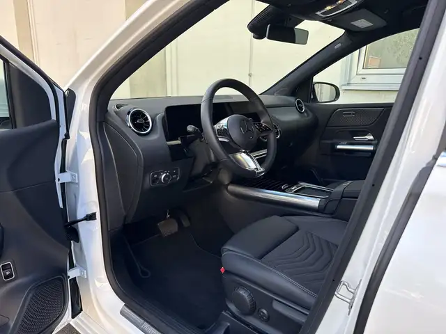 Mercedes-Benz B-Class view 12