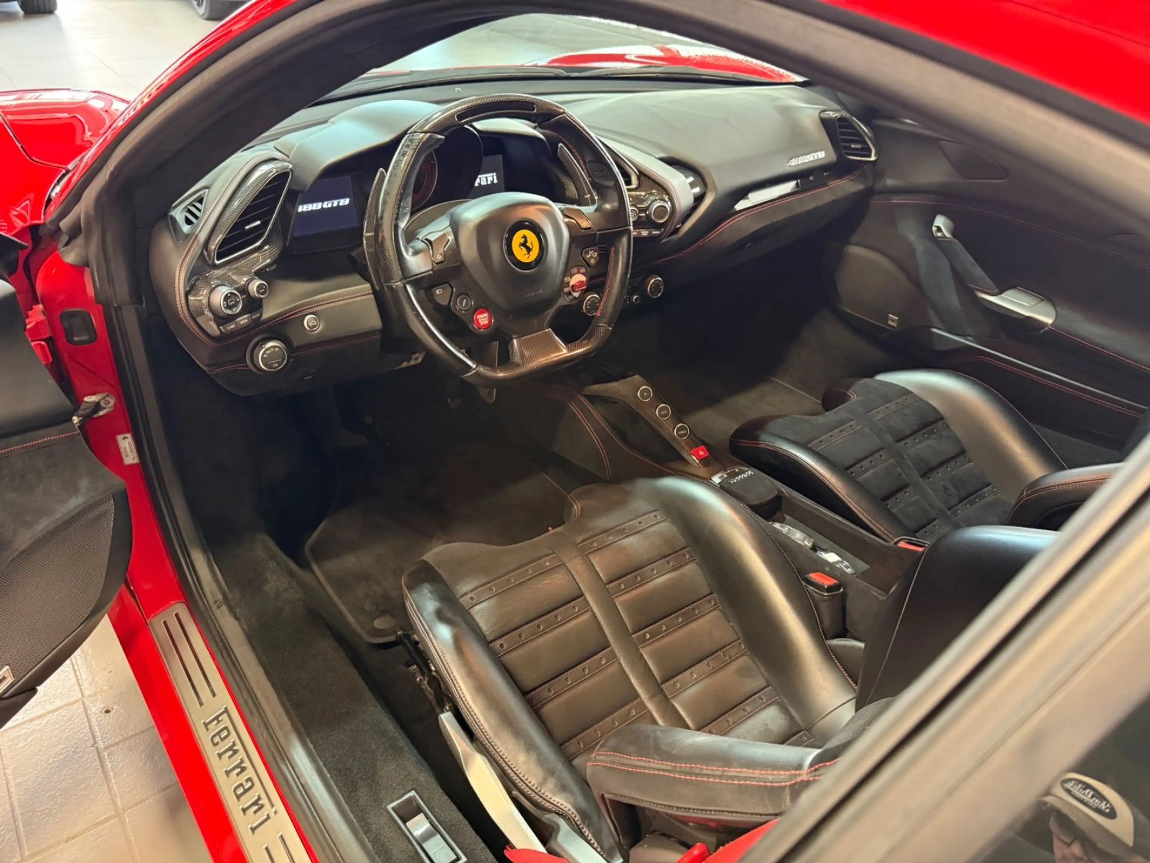 Ferrari 488 Coupe LIFT~CARBON~KAMERA360~RACING SEAT~ — photo 11