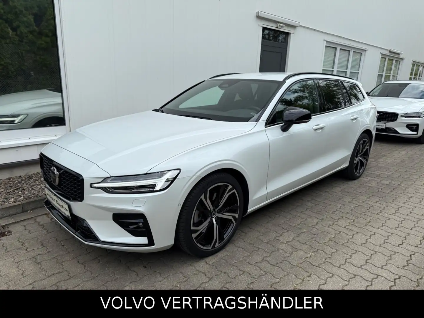 Volvo V60 B4 B Plus Dark Autom. MY25 GARANTIE Blanc - 1