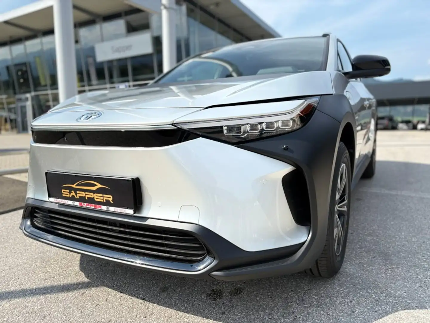 Toyota bZ4X Elektro 71,4kWh Aut. Silber - 2