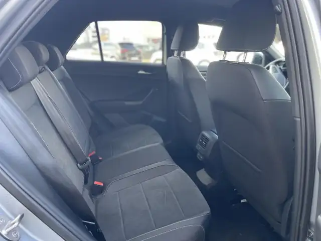 Volkswagen T-Roc view 5