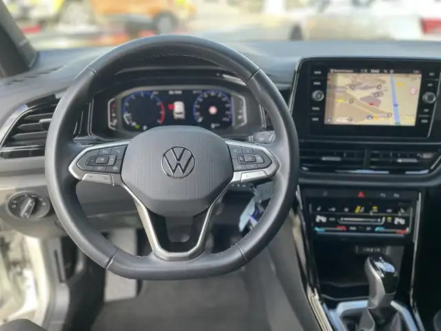 Volkswagen T-Roc view 8
