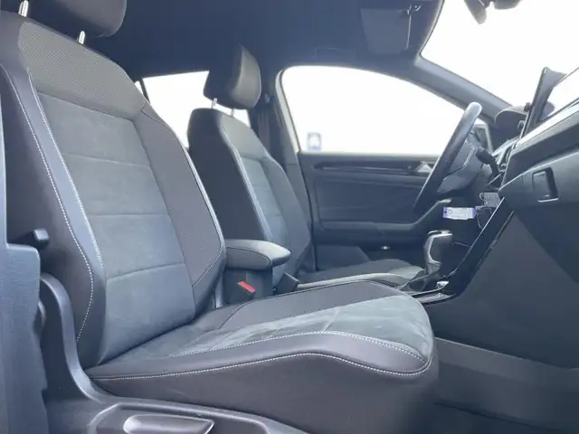 Volkswagen T-Roc view 4