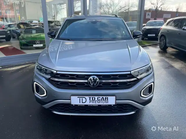Volkswagen T-Roc view 2