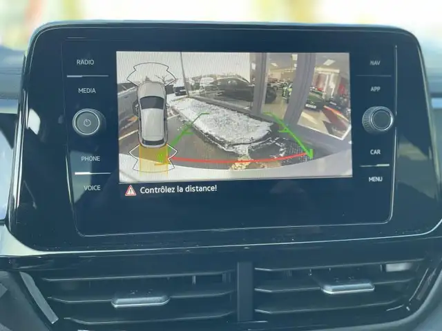 Volkswagen T-Roc view 11