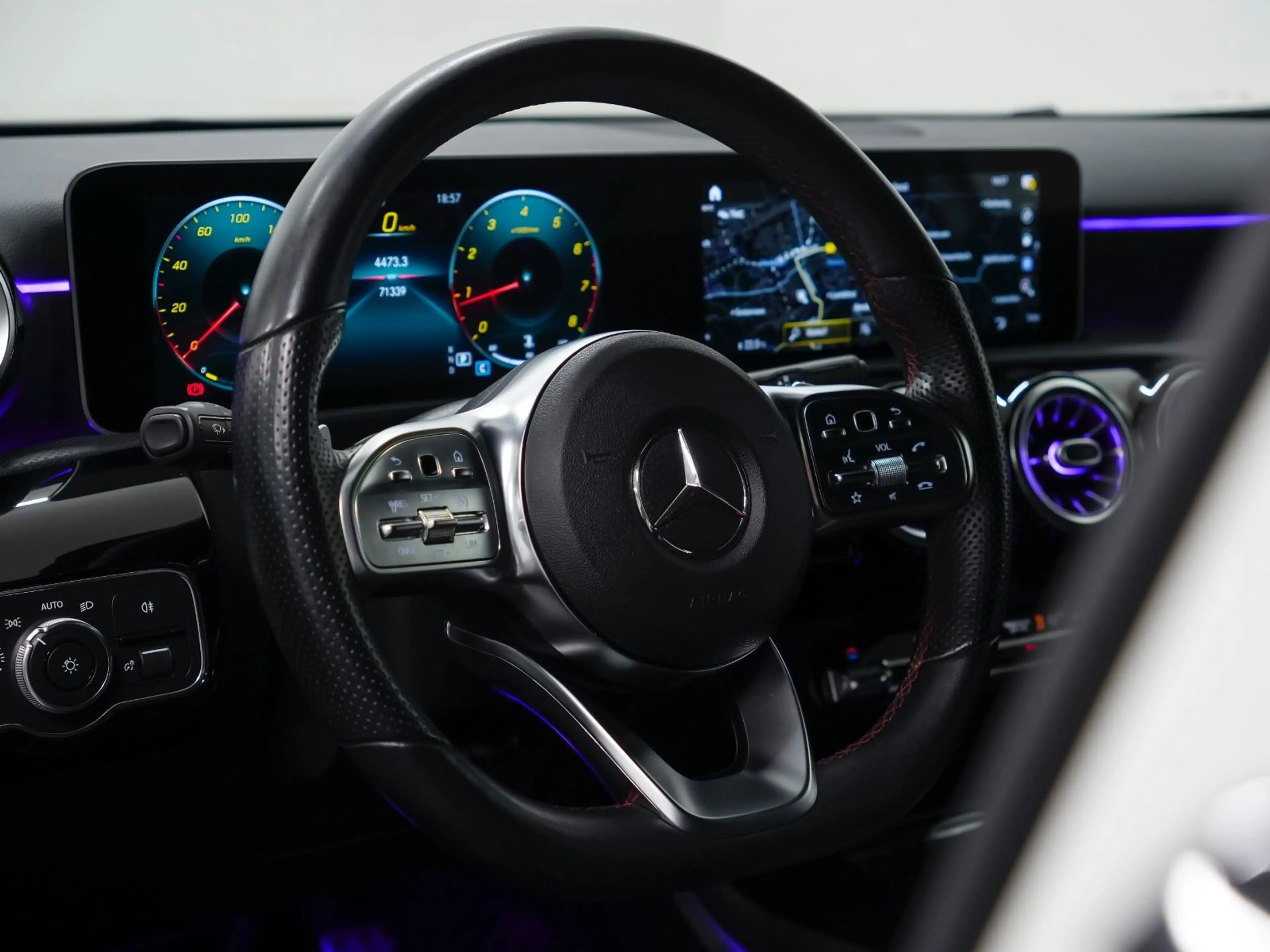 Mercedes-Benz A 200 AMG-LINE AMBIENTE/R-KAM/SPUR-H/WIDE-SCREEN — photo 12