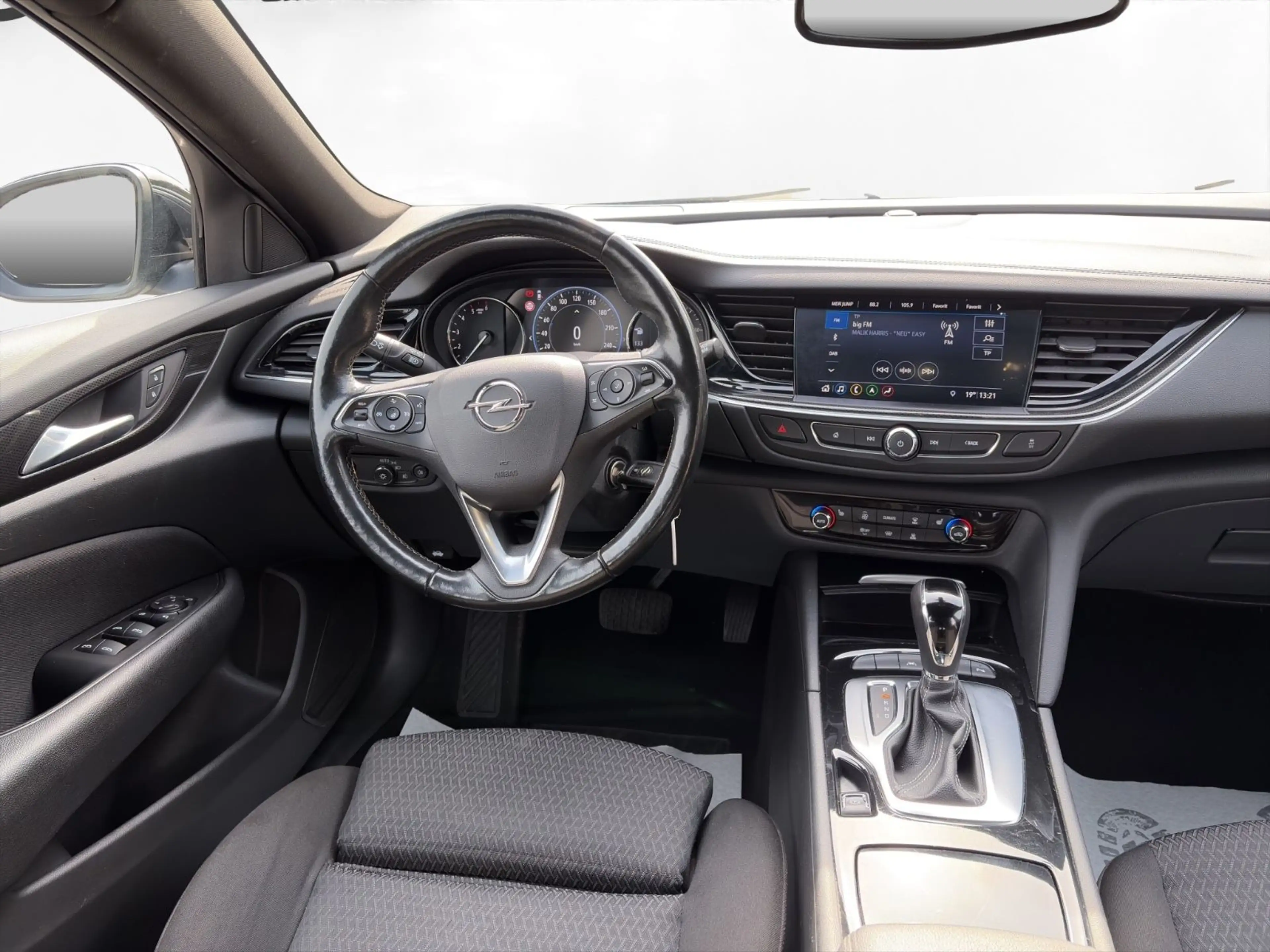Opel Insignia B Sports Tourer Elegance — photo 12