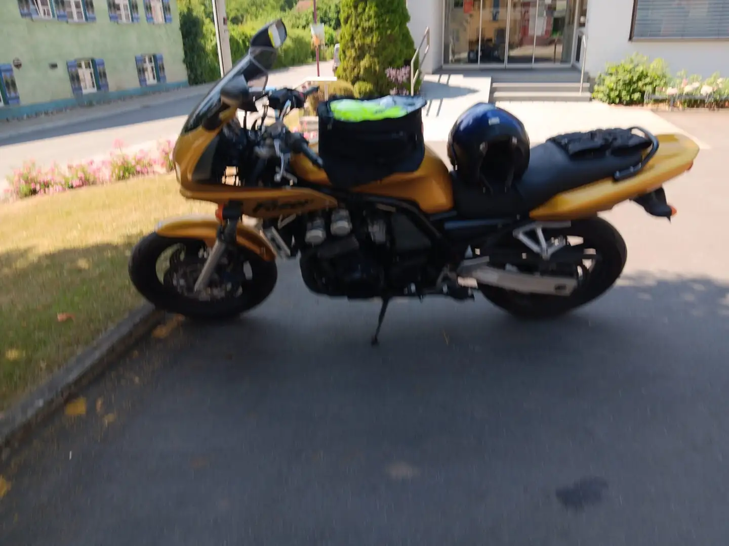 Yamaha FZS 600 Złoty - 1