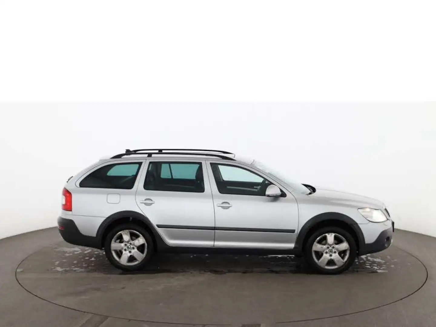 Skoda Octavia Combi 2.0 TDI Scout Aut XENON SKY LEDER Silber - 2
