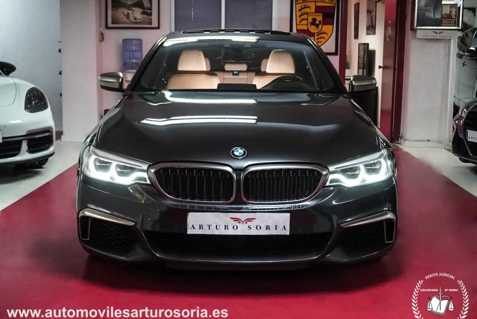 BMW M5 M550iA xDrive Grijs - 2