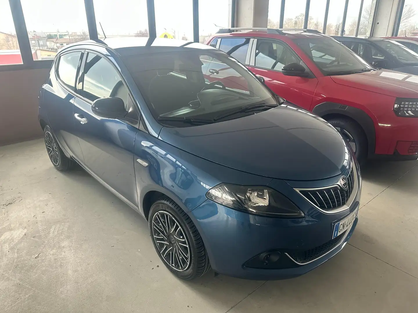 Lancia Ypsilon 1.0 firefly hybrid Gold s&s 70cv 5p.ti Blau - 2