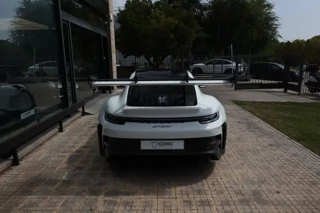 Porsche 911 view 9