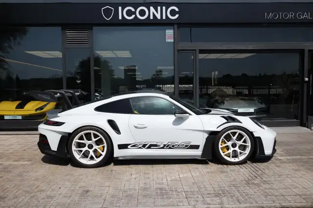 Porsche 911 view 6