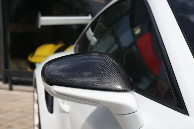 Porsche 911 view 5