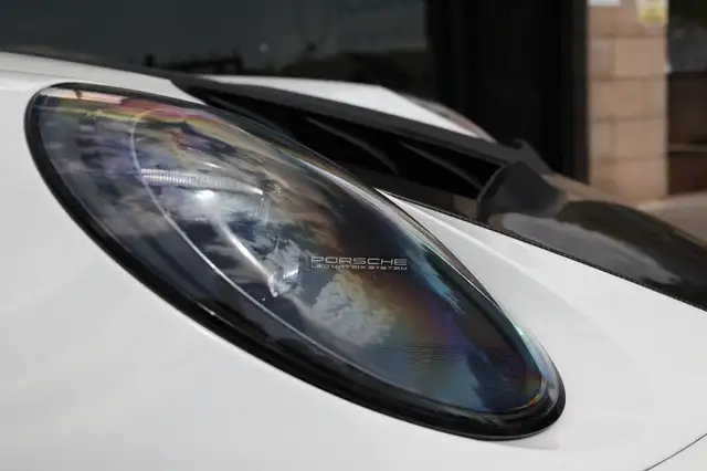 Porsche 911 view 4