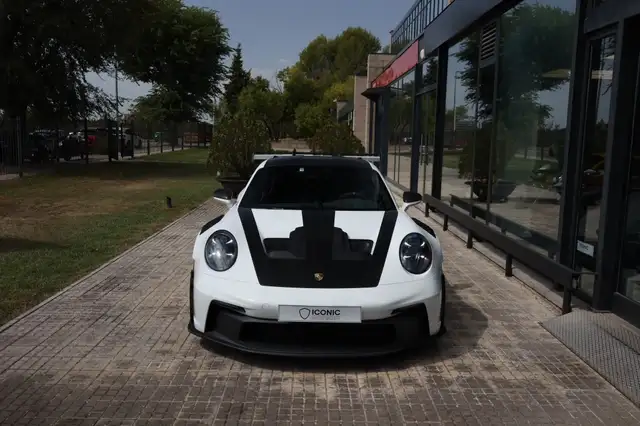 Porsche 911 view 3