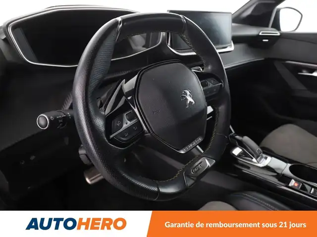 Peugeot 208 view 11