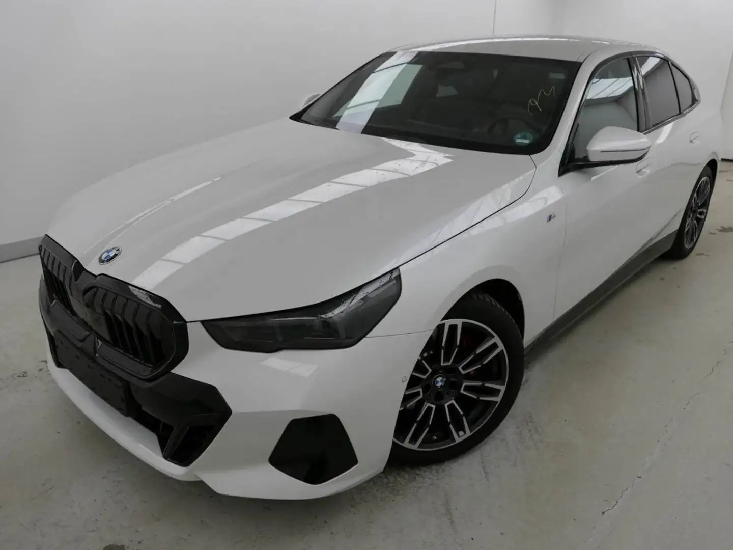 BMW 520 d M Sport Pro HUD ACC SuView H/K Lenkradh.AHK Weiß - 2