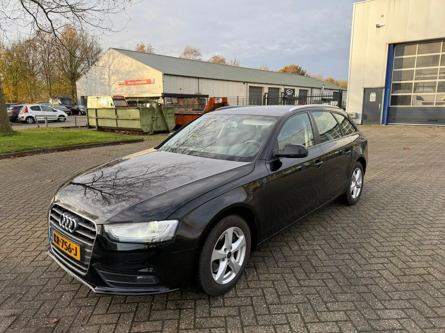 Audi A4 Avant 2.0 TDI Pro Line S Zwart - 1