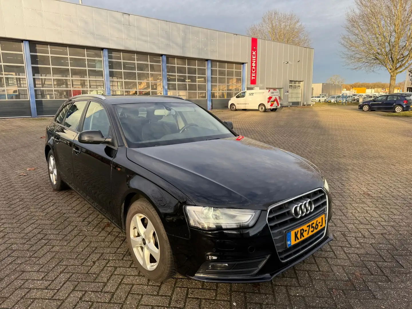 Audi A4 Avant 2.0 TDI Pro Line S Zwart - 2
