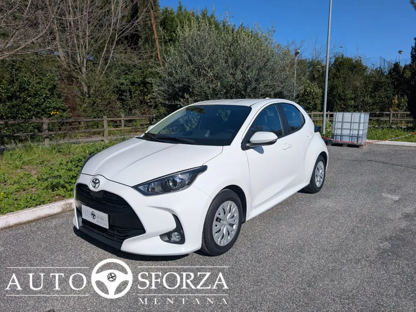 Toyota Yaris 1.0 Active Tagliandata Nazionale E6d Bianco - 1