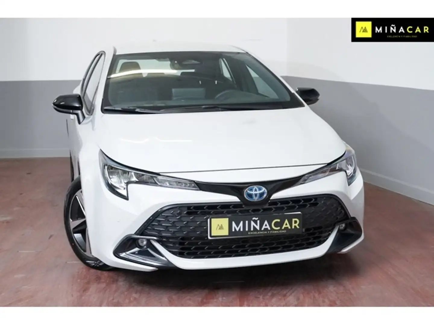 Toyota Corolla 140H Active Plus Gris - 2