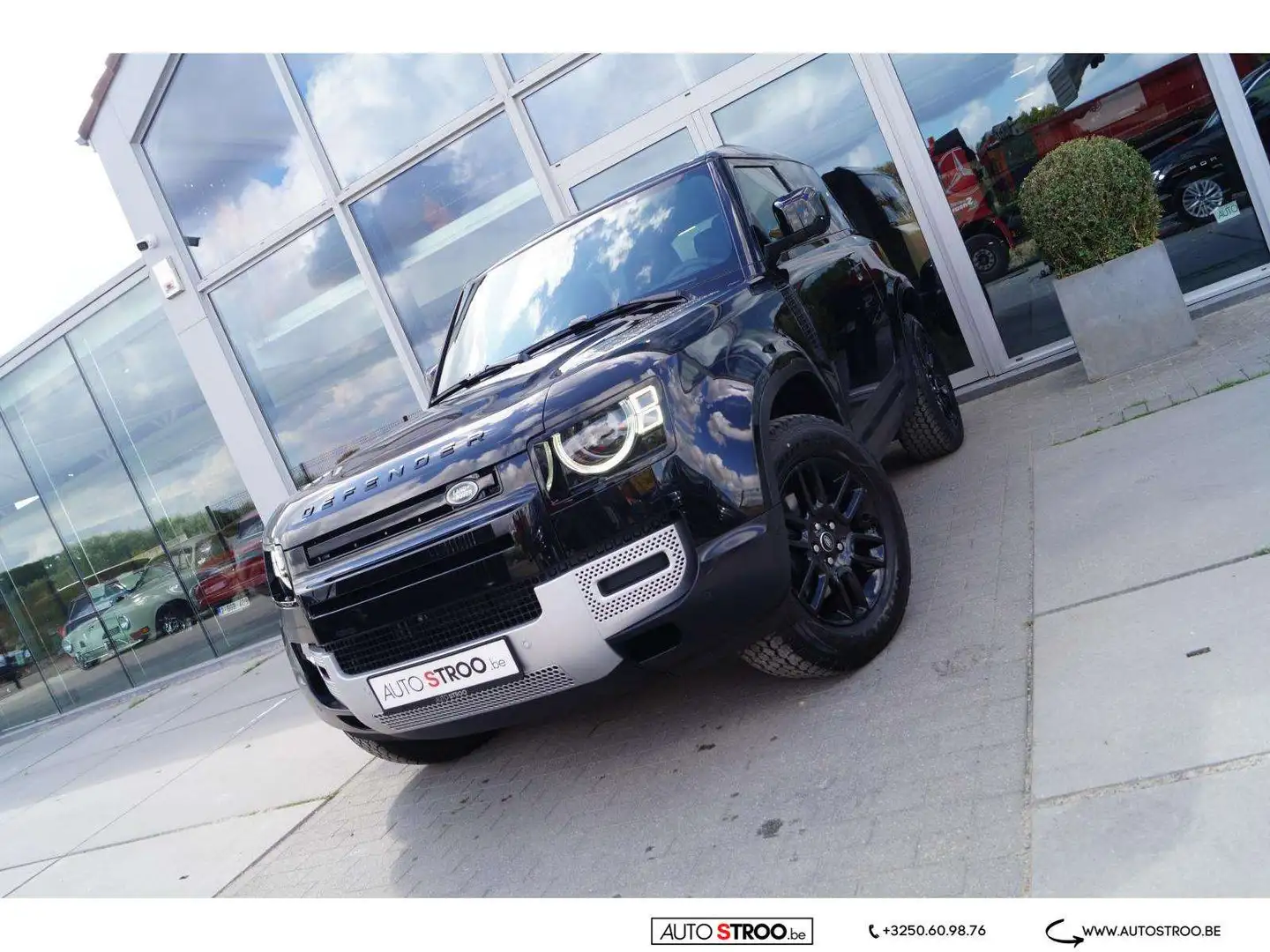 Land Rover Defender 90 3.0D 200 PANO TREKHAAK BLACKPACK ACC Noir - 2
