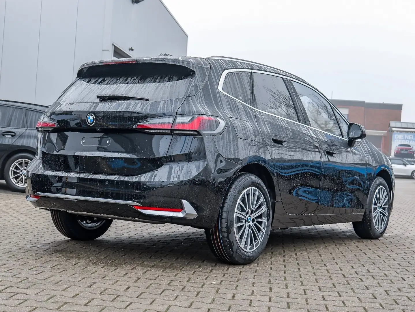 BMW 220 i 17" HuD 360° AHK Pano ACC DA Aktiv Sitz Schwarz - 2