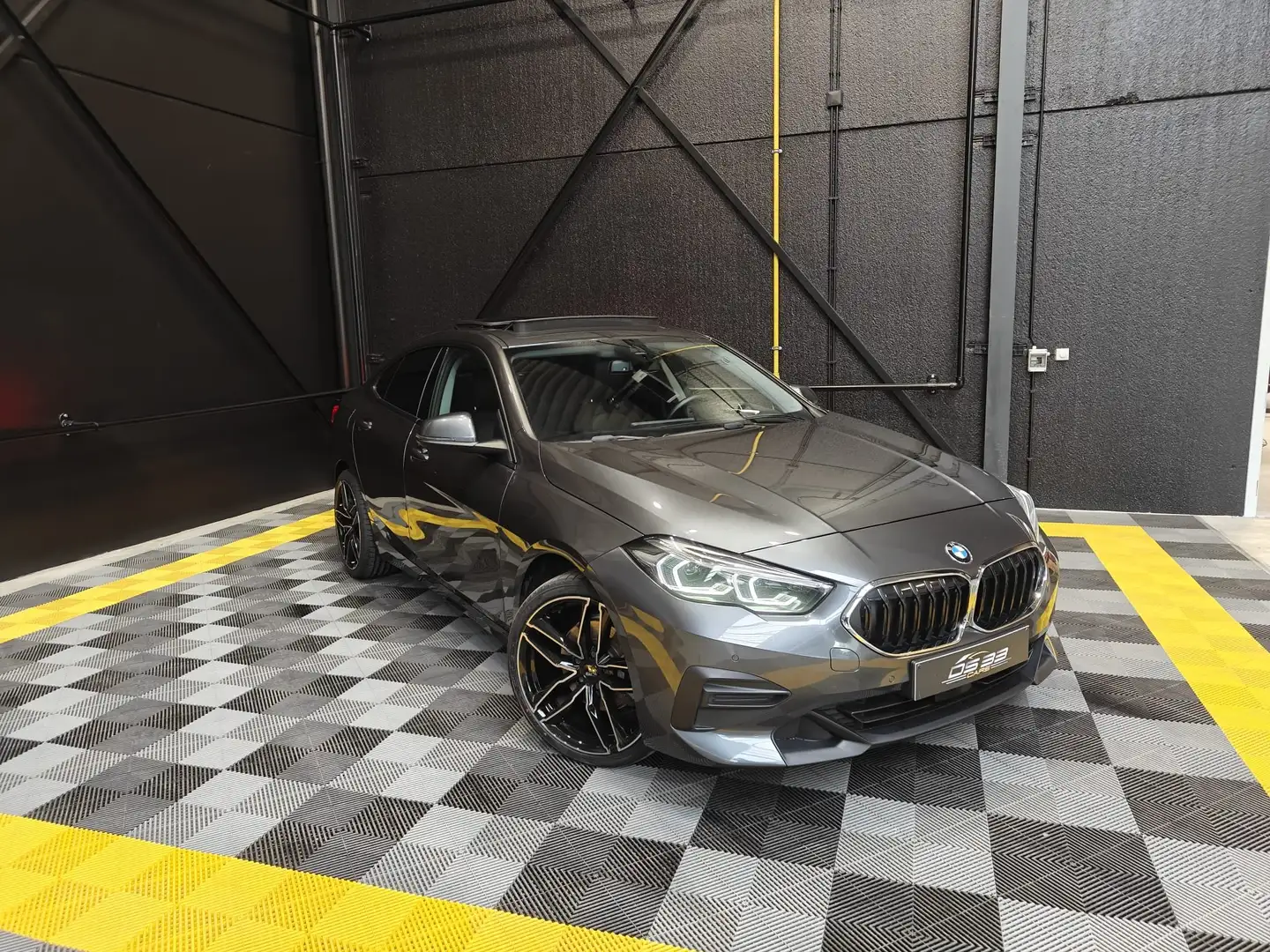 BMW 218 218i GC M-Look/Pano/LED/Ambi/19"/Verw.Zetels/PDC Grijs - 1